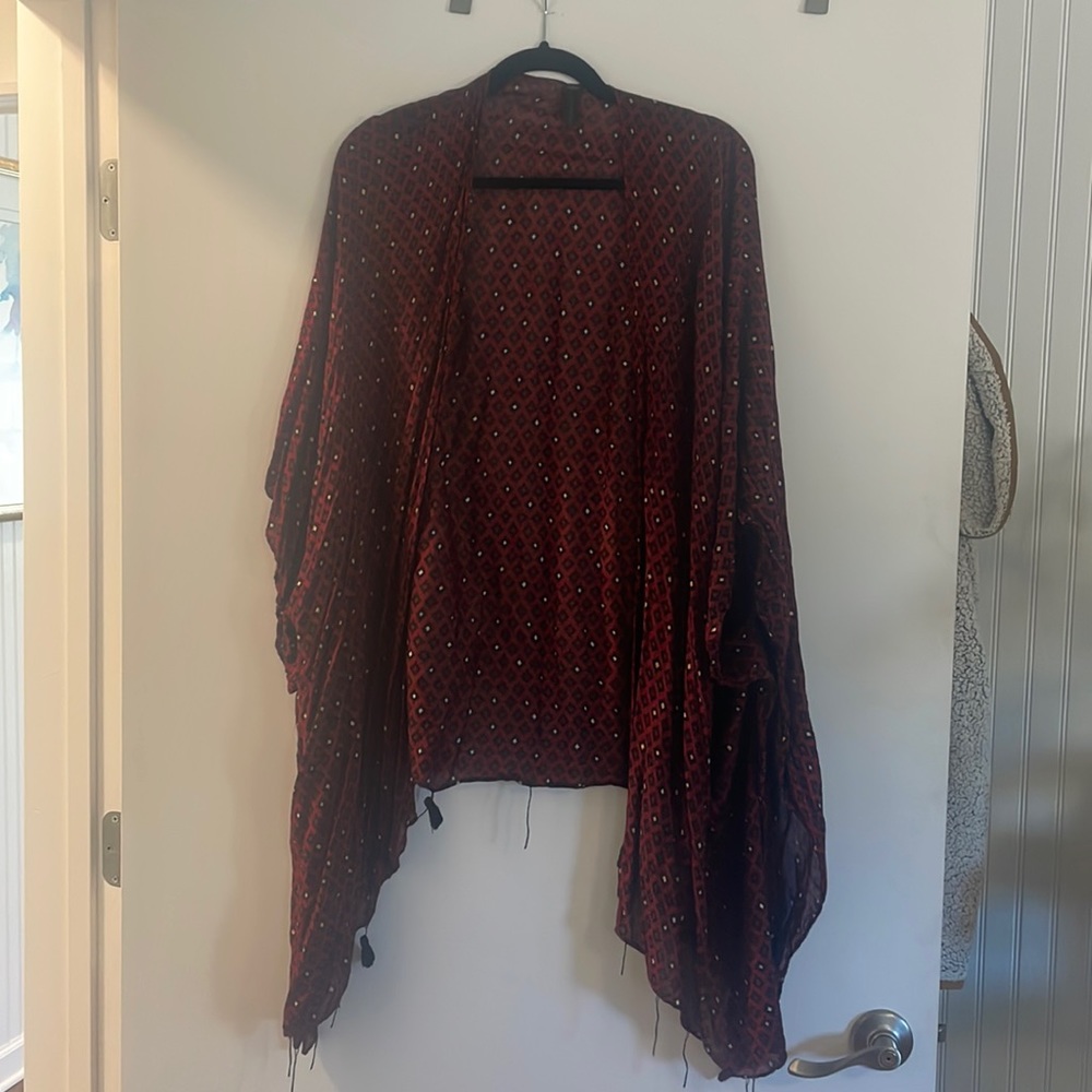 Patterned burgundy wrap